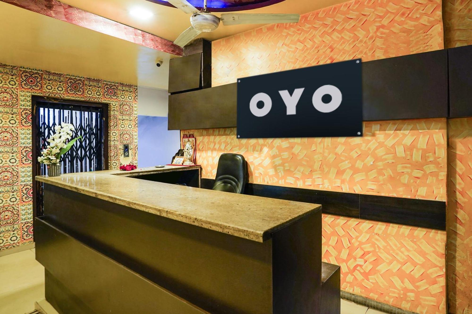 Hotel O Crystal Ахмедабад Екстериор снимка