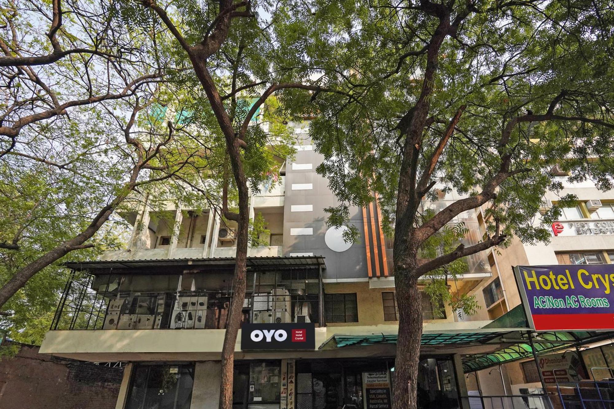 Hotel O Crystal Ахмедабад Екстериор снимка