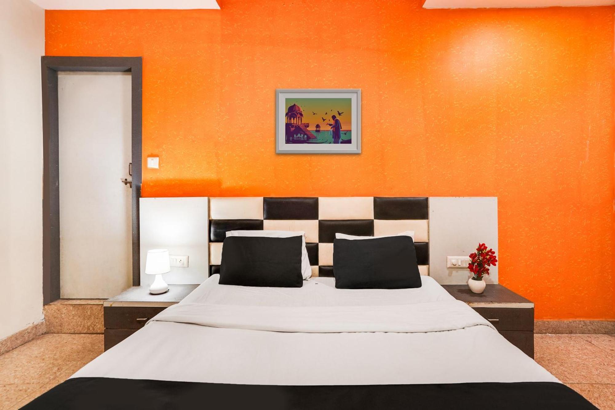Hotel O Crystal Ахмедабад Екстериор снимка