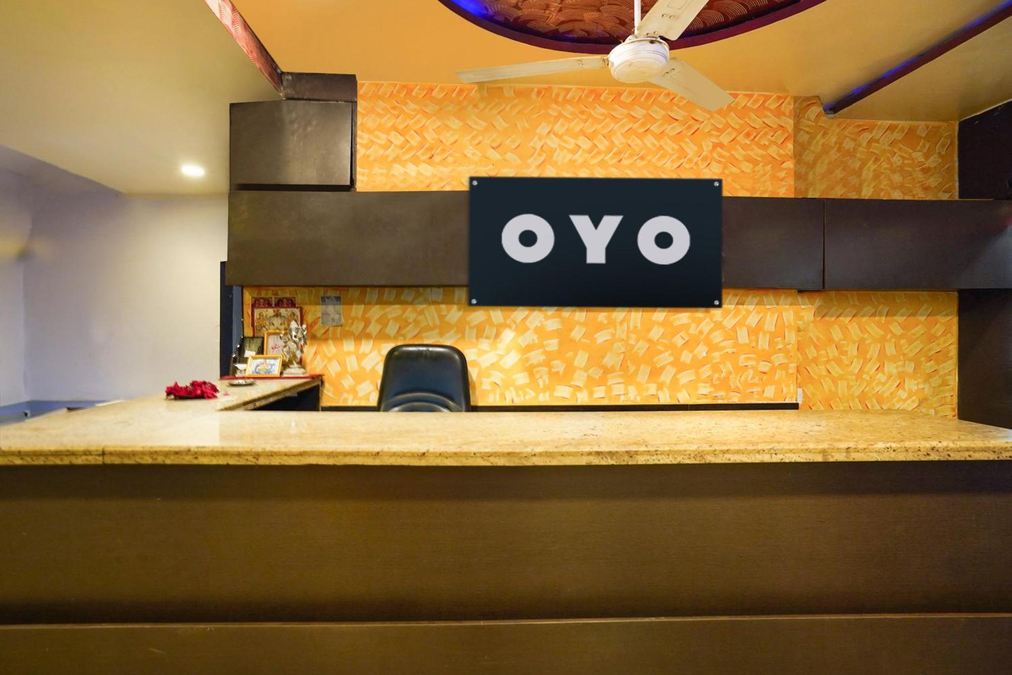 Hotel O Crystal Ахмедабад Екстериор снимка