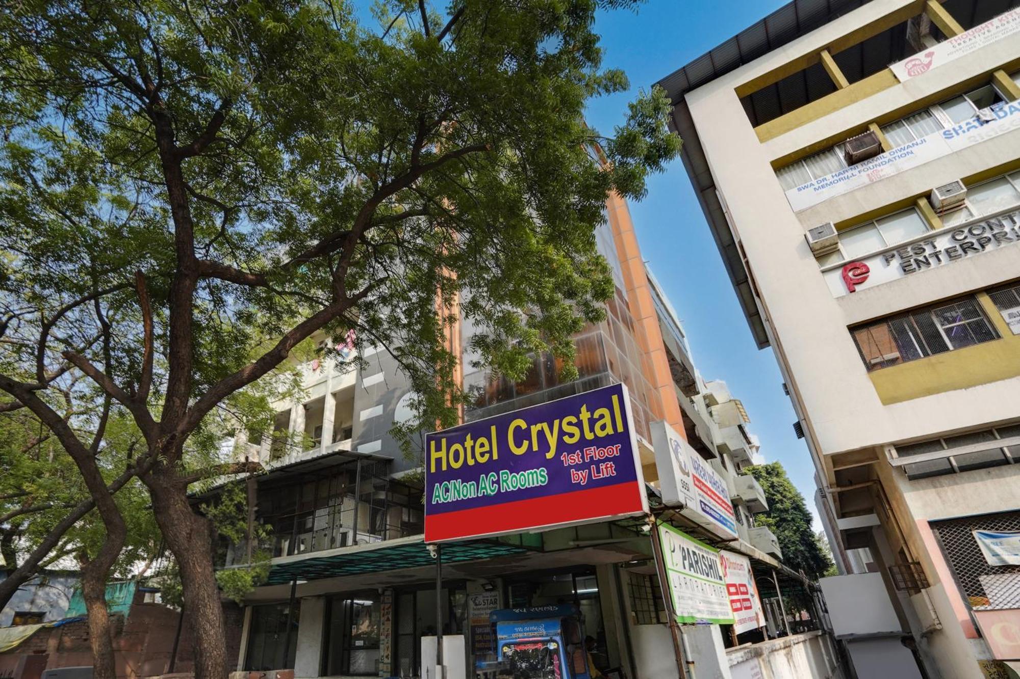 Hotel O Crystal Ахмедабад Екстериор снимка